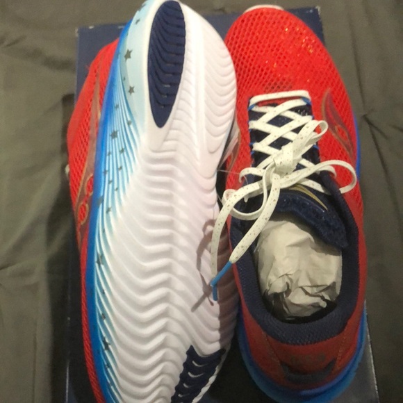 Saucony Kinvara 14 Red White Blue Running Shoes - unworn backup pair - Picture 5 of 6
